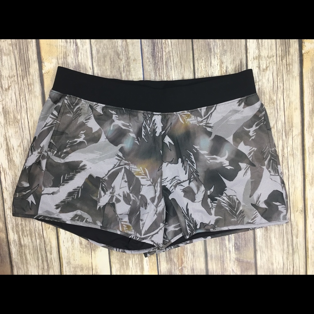 Theory 38 Tropical Print Shorts